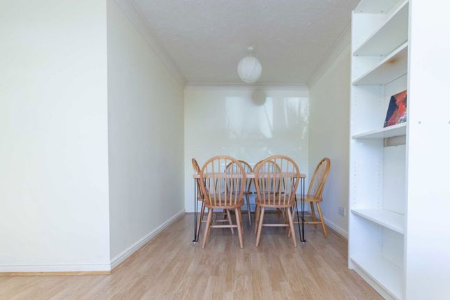 Flat 12, Lyndhurst Lodge, 2, Millennium Drive, London photo 4