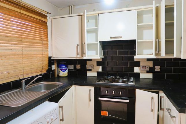 16, Sunset Road, London photo 3