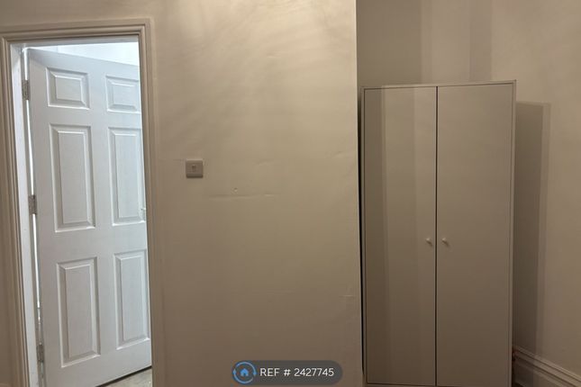 Room 1 - Downstairs Ensuite