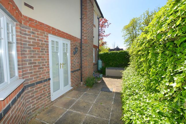 Flat 1 Argent House, 30 The Avenue, Pinner photo 3