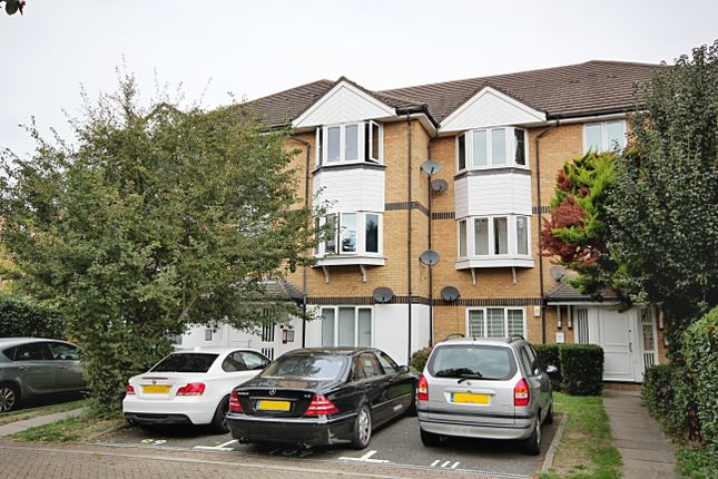 Flat to rent in Sheppard Drive, London