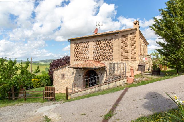 Villa for sale in Casole D'elsa, Siena, Tuscany