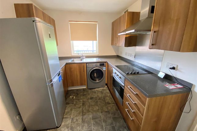 Flat to rent in Chantry Court, Woods Avenue, Hatfield