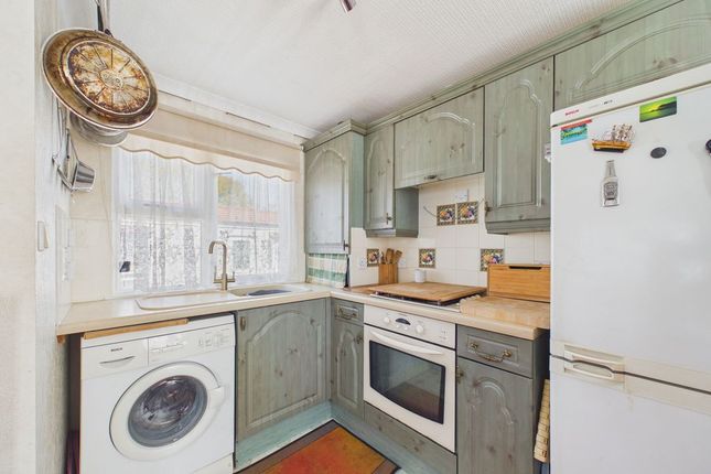 3 Hillcrest, Boxhill Road, Tadworth photo 4