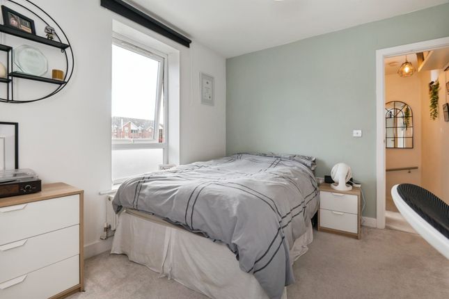 16a, Blenheim Road, Eastleigh photo 3