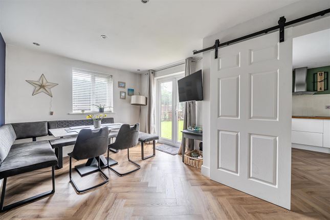 20, Thornbury Close, Crowthorne photo 3