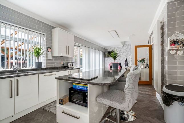 8 Charminster Road, Worcester Park photo 2