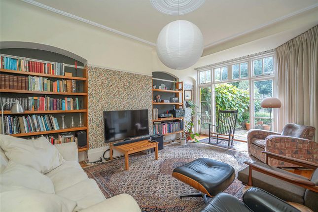 37, Rookfield Avenue, London photo 4
