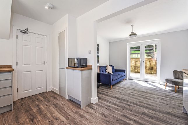 Room 4, 76, Wavell Way, Winchester photo 4