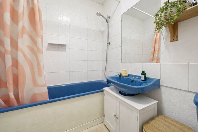 Flat 6, 18, Lansdown Crescent, Gloucestershire photo 4