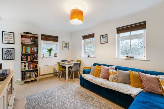31, Whitehill Place, Virginia Water photo 3