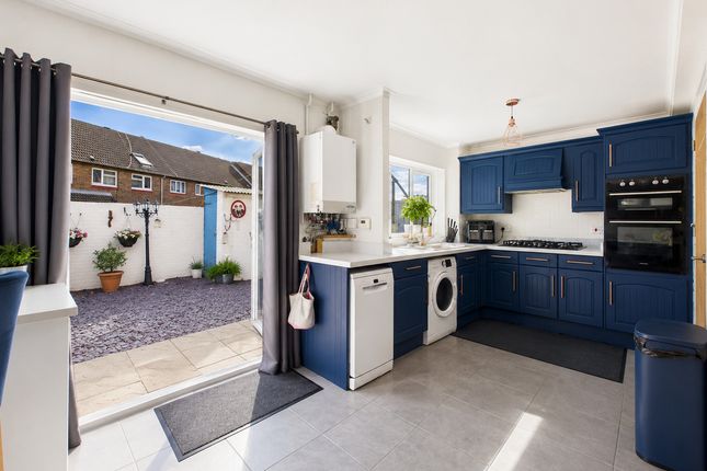3, Nash Road, Romford photo 3