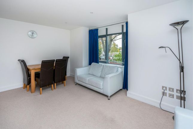 Flat 4, Elysium House, Sutton photo 5