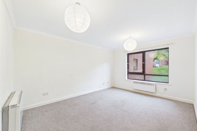 Flat 3, Jeffreys Court,, Marina Gardens, Bristol photo 3