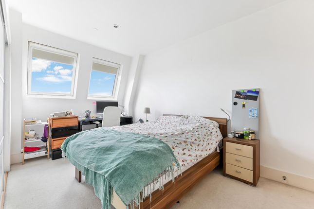 Flat 170 3, Cornell Square, London photo 5