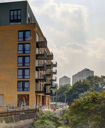 2 bed flat to rent in Ram Quarter, Wandsworth