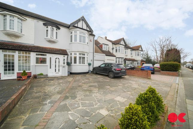 214, Balgores Lane, Gidea Park photo 4