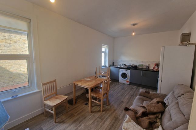 Room to rent in West Road, Westcliff-On-Sea