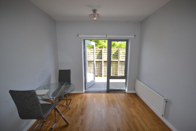 8, Coral Court Serpentine Close, Romford photo 3