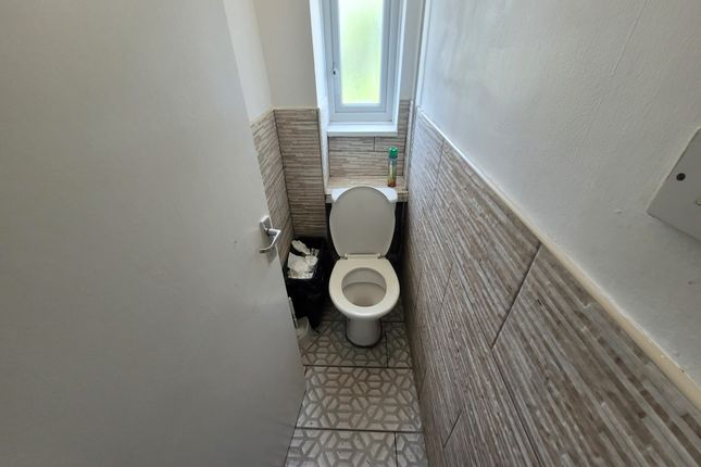 47 James House, Solebay Street, London photo 5