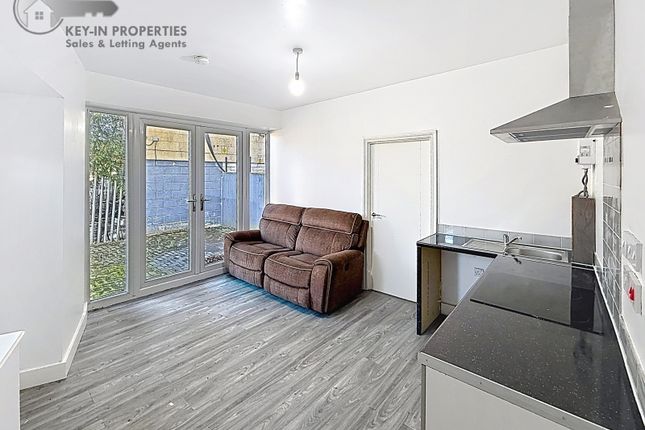 Flat 5, 4 Atkinson St, Shipley photo 3