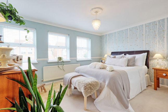 20, Calshot Avenue, Grays photo 4