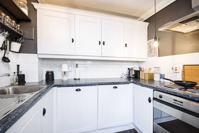 Flat for sale in Stoke Newington High Street, Stamford Hill, London