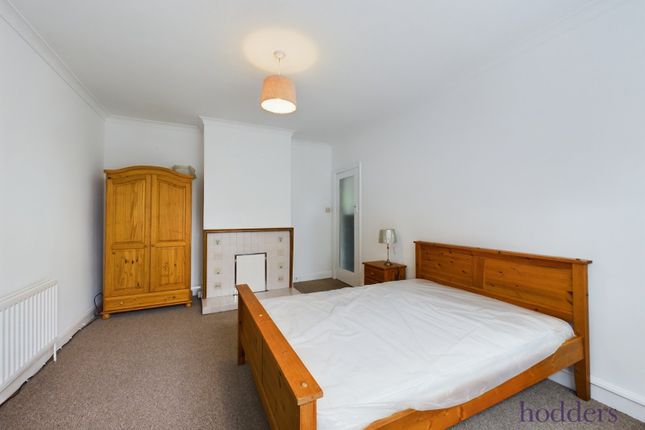 Room 4, 85, Simplemarsh Road, Surrey photo 2