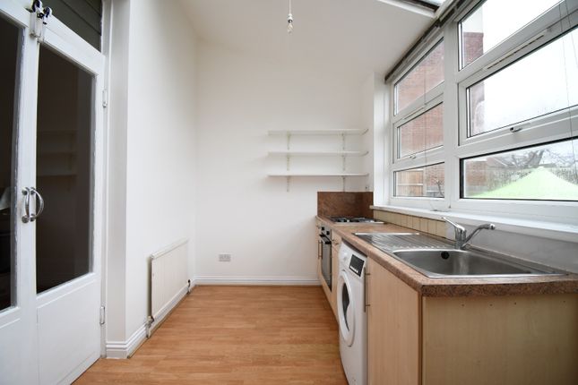 Flat to rent in Wallwood Road, London