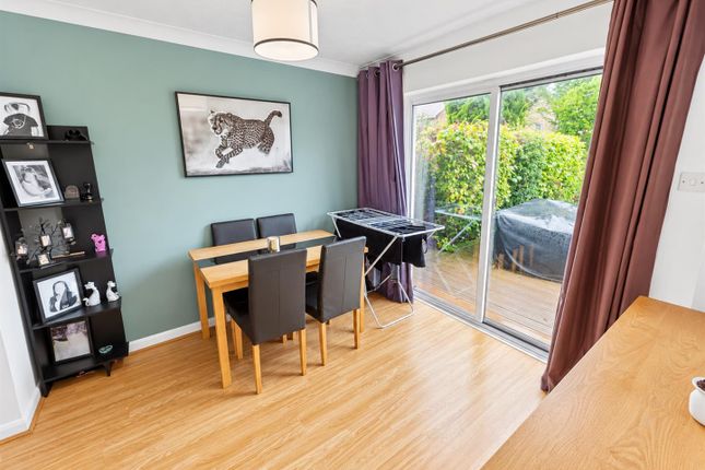 Sinclair Close, Crawley photo 3