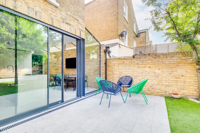 Terraced house for sale in Hambalt Road, Clapham
