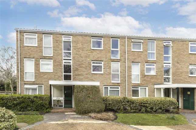 Flat to rent in Harrowdene Gardens, Teddington