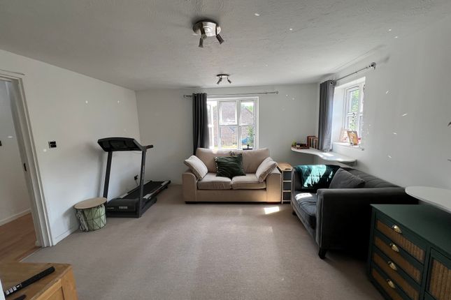 Flat 8, Crawley photo 3