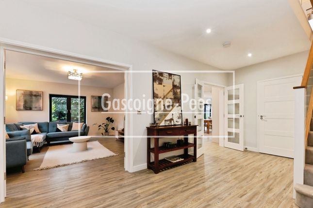 3, Leatherhead photo 2
