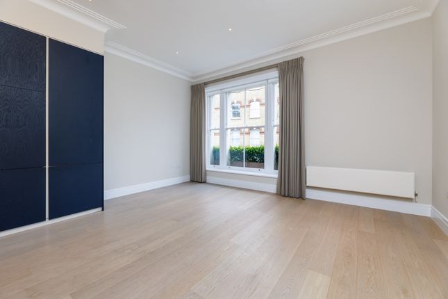 Thumbnail Flat to rent in The Porticos, Kings Road, London