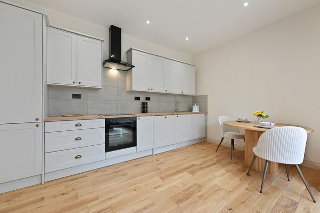 46, Avenue Gardens, London photo 4