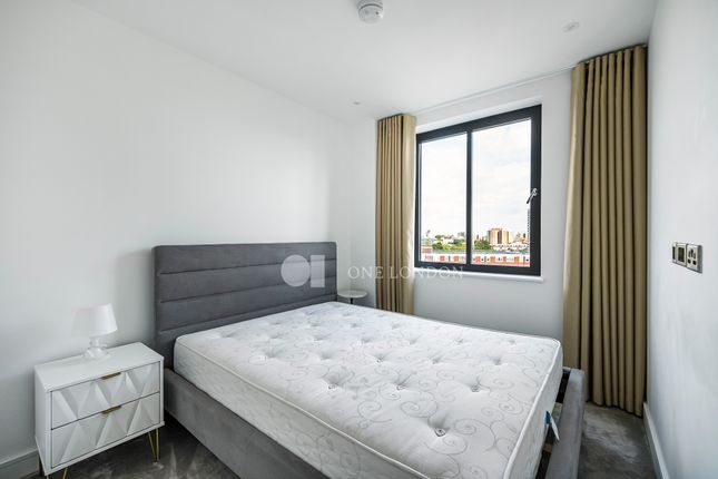 Flat to rent in Rosewood Building, London