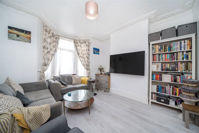 2A, Beauchamp Road, London photo 4