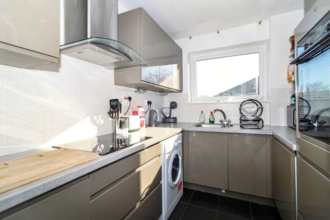 13 Highfield Way, High Wycombe photo 3
