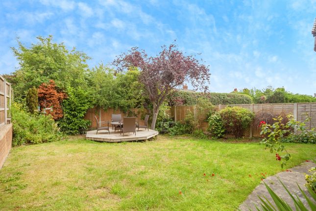 12, Silcoates Drive, WAKEFIELD photo 2