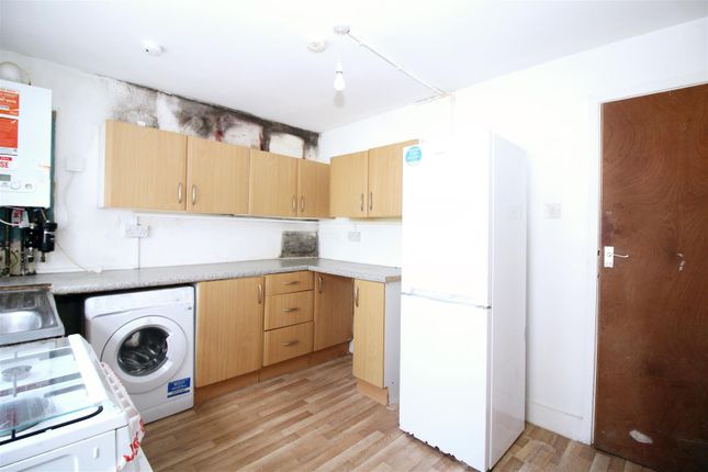 Flat for sale in Markhouse Road, London