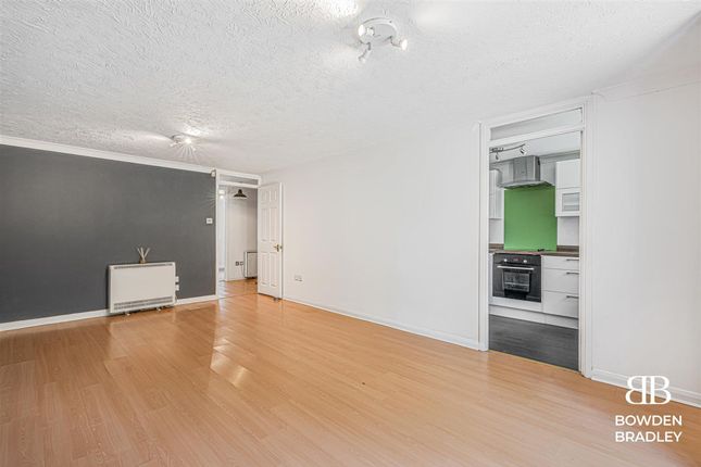 34 Davids Way, Hainault photo 4