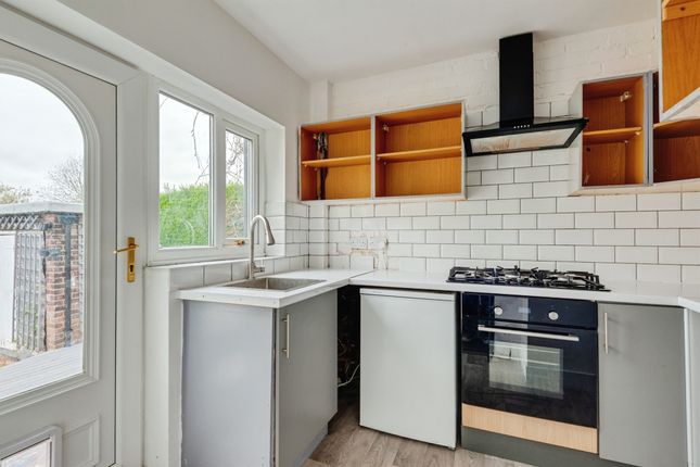 23, Weaver Crescent, Frodsham photo 3