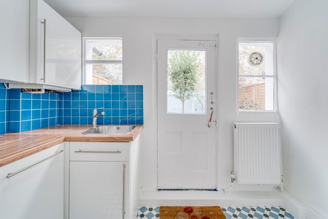 Flat for sale in Windsor Road, Holloway, London