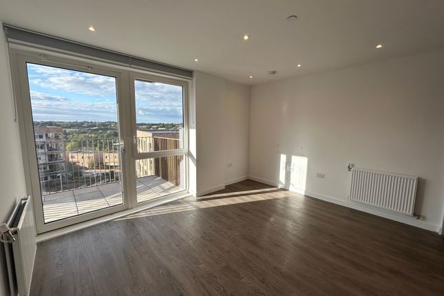 Flat 37, Wolff House, London photo 5