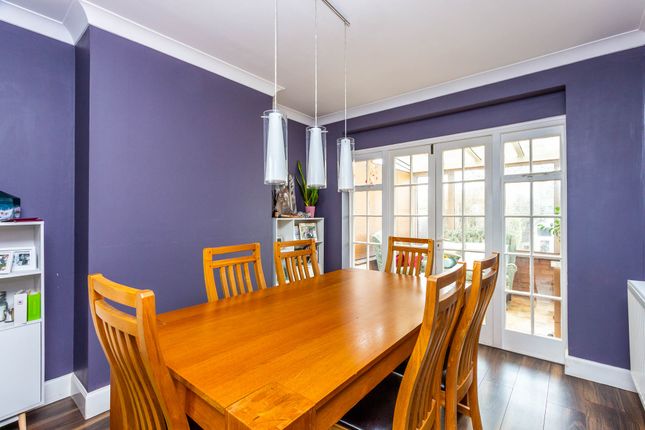 30, Rose Avenue, Rushden photo 4
