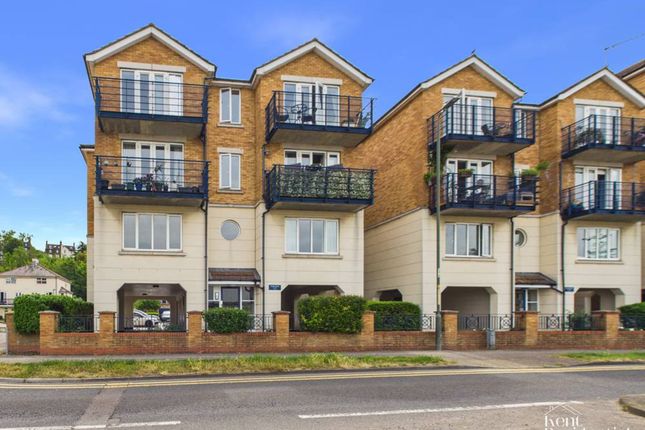 2-bed house on 2 Keating Close, Rochester, £200,000