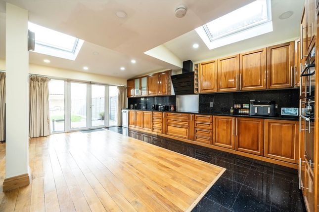 19, Barmouth Avenue, Greenford photo 3