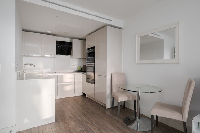 Flat to rent in New Drum Street, London