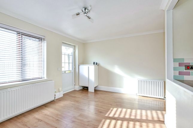 34, De Havilland Way, Abbots Langley photo 2